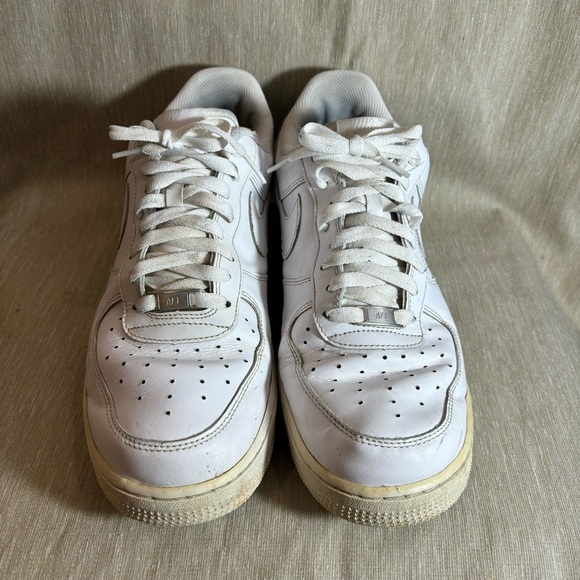 NIKE Sz 10.5 Air Force 1 Leather Low Top Lace Up Rubber Sole Basketball Sneakers - Picture 3 of 12